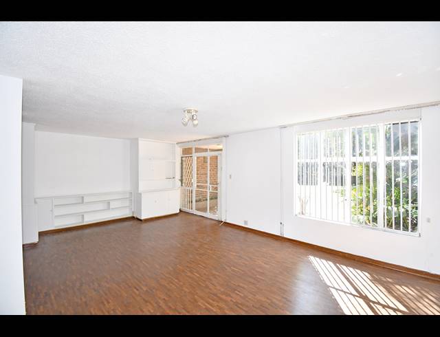 2 BEDROOM TOWNHOUSE FOR SALE IN HYDE PARK